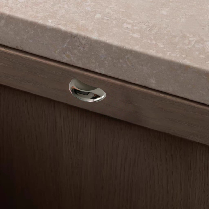 Rukohvat ladice i vrata ormarića – svijetao luksuzni stil, cinkova legura, lijevanje u kalupu, oblik polumjeseca, plošno ugradnja