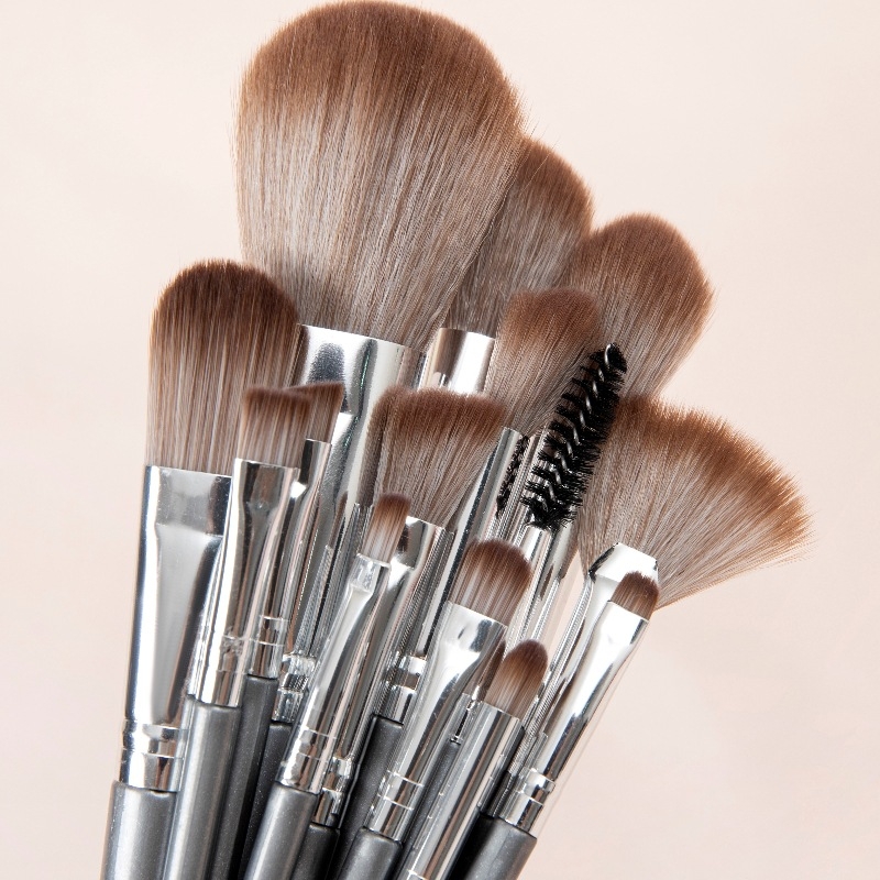 Qiuyang 14‑τεμάχιο σετ πινέλων μακιγιάζ με συνθετικές τρίχες, πλαστικές λαβές, φορητός σχεδιασμός