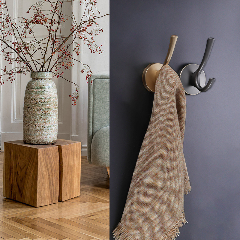 Vješalica za odjeću iza vrata – model SC; materijal: cinkova legura; površinska obrada: oksidacija; uporaba: iza vrata; stil: moderni minimalistički