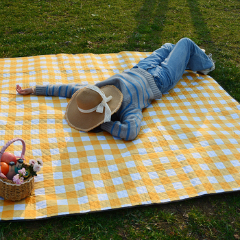 Υπερηχητικό αδιάβροχο χαλάκι πικνίκ για εξωτερικούς χώρους, για 4-8 άτομα, μοντέλο RP01, βάρος 600-800 g, επιφάνεια 190T pongee, γέμισμα 80 gsm βελονισμένο βαμβάκι, πίσω 210D oxford ύφασμα