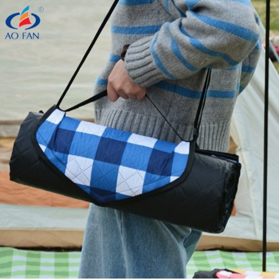 Υπερηχητικό αδιάβροχο χαλάκι πικνίκ για εξωτερικούς χώρους, για 4-8 άτομα, μοντέλο RP01, βάρος 600-800 g, επιφάνεια 190T pongee, γέμισμα 80 gsm βελονισμένο βαμβάκι, πίσω 210D oxford ύφασμα