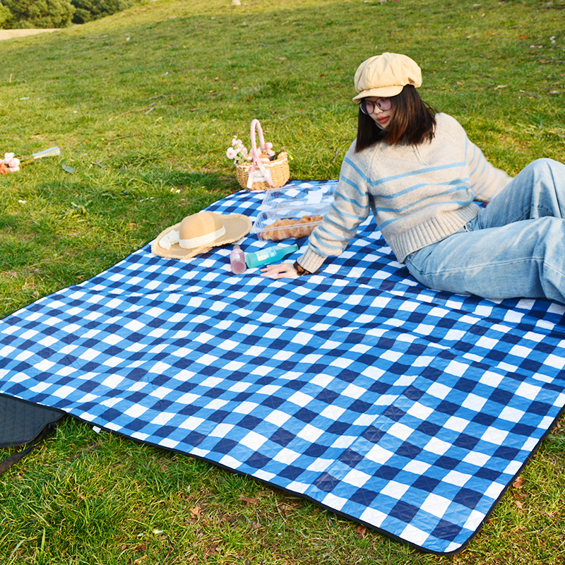 Υπερηχητικό αδιάβροχο χαλάκι πικνίκ για εξωτερικούς χώρους, για 4-8 άτομα, μοντέλο RP01, βάρος 600-800 g, επιφάνεια 190T pongee, γέμισμα 80 gsm βελονισμένο βαμβάκι, πίσω 210D oxford ύφασμα