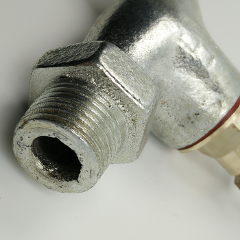 Kran od lijevanog željeza s galvaniziranim premazom, jednostrukim upravljanjem, tlak 1,6 MPa, maksimalna temperatura 80°C