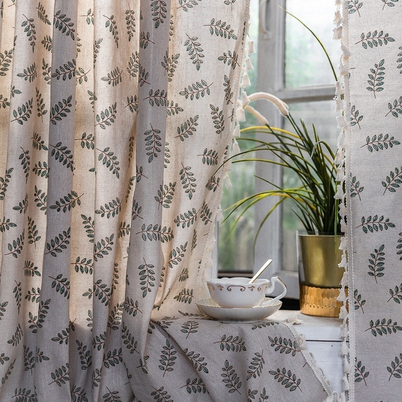 Draperie – amestec poliester-bumbac, semiîntunecare 40-70%, imprimat cu model frunze, potrivită pentru living și fereastra de colț