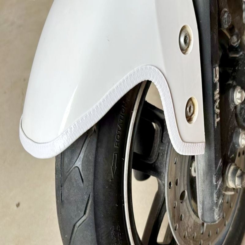 Οικουμενική προστατευτική λωρίδα φέδερ για ηλεκτρικά πατίνια, μοτοσικλέτες και τρίκυκλα – PVC αυτοκόλλητη, αντιγρατζουνιά, διακοσμητική άκρη