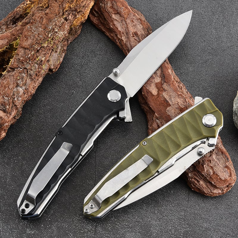 Sklopivi džepni nož s oštricom od D2 čelika, otvaranje uz pomoć ležaja, drška od ABS-a i nehrđajućeg čelika