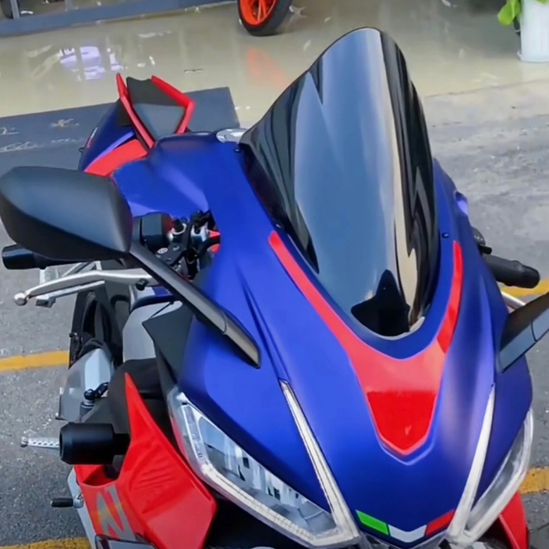 Podignuto prednje vjetrobransko staklo za APRILIA RS660 2020–2024 – PC plastika, injekcijsko oblikovanje