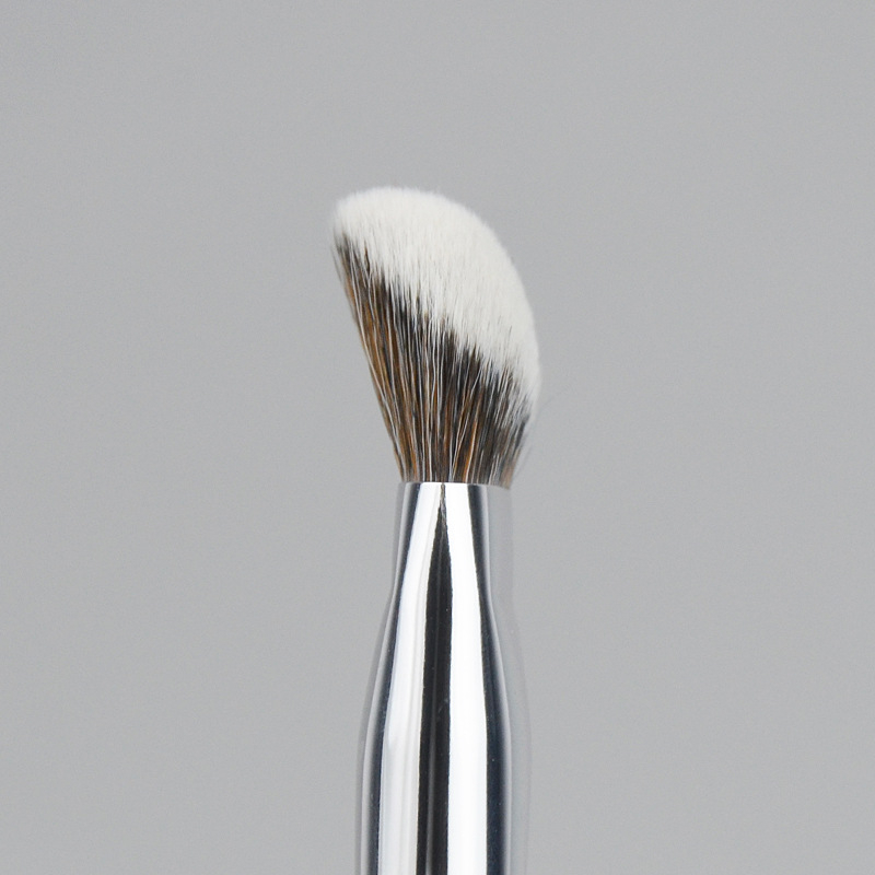 Alapozó és highlighter sminkecset, szintetikus sörték, alumínium nyél, hosszú nyél, egyszemélyes kiszerelés