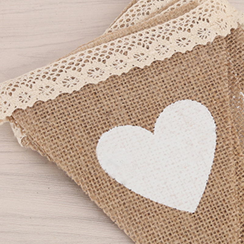 Hongfeng καρδιόσχημα πανέντ από τζούτε για διακόσμήση πάρτι — Μάρκα: Hongfeng; Υλικό: Τζούτε; Κατάλληλες περιστάσεις: Πάρτι; Κατηγορία: Αξεσουάρ διάταξης ιστοσελίδας; Τύπος υλικού: Κορδέλα.