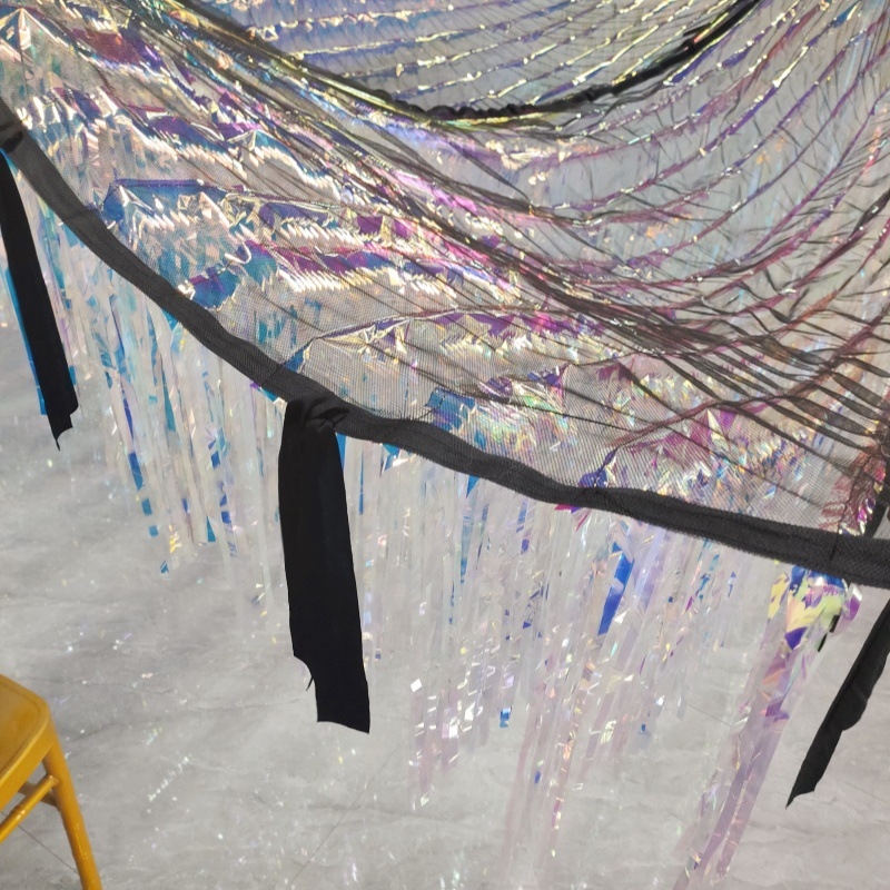 Γαλαξιακός θόλος διακόσμησης χώρων – εγκατάσταση οροφής με κουρτίνα βροχής, φόντο τοίχου με λέιζερ, λεπτομέρειες από κορδέλες