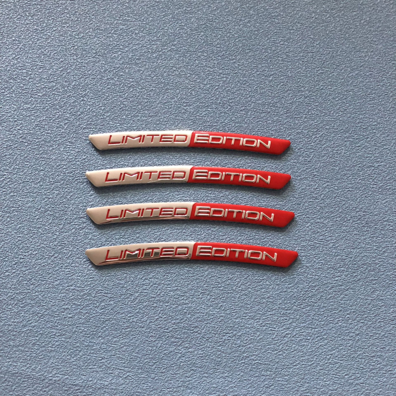 Ograničeno izdanje Wheel Eyebrow Sticker za auto – aluminijsko tijelo, tekstni uzorak, lijepljenje ljepilom, bočna strana auta