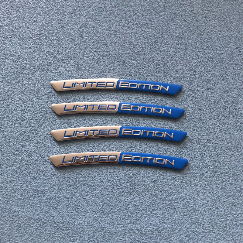 Ograničeno izdanje Wheel Eyebrow Sticker za auto – aluminijsko tijelo, tekstni uzorak, lijepljenje ljepilom, bočna strana auta