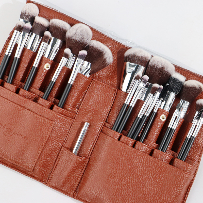 Set de pensule de machiaj, 25 bucăți, fibre nylon, mânere din lemn, în husă pentru pensule