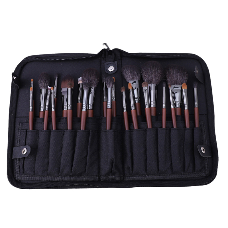 Sminkecset készlet, 24 darab; sörték: gyapjú, lófarok és szintetikus szálak; fa nyél; hosszú nyél; szál hossza 3 cm; teljes hossz 18 cm (24 darab; sörték: gyapjú, lófarok és szintetikus szálak; fa nyél; hosszú nyél; szál hossza 3 cm; teljes hossz 18 cm)