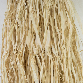 Рафия занаятчийски материал за опаковане на подаръци – растителни влакна за пълнене на подаръчни кутии и сватбена украса