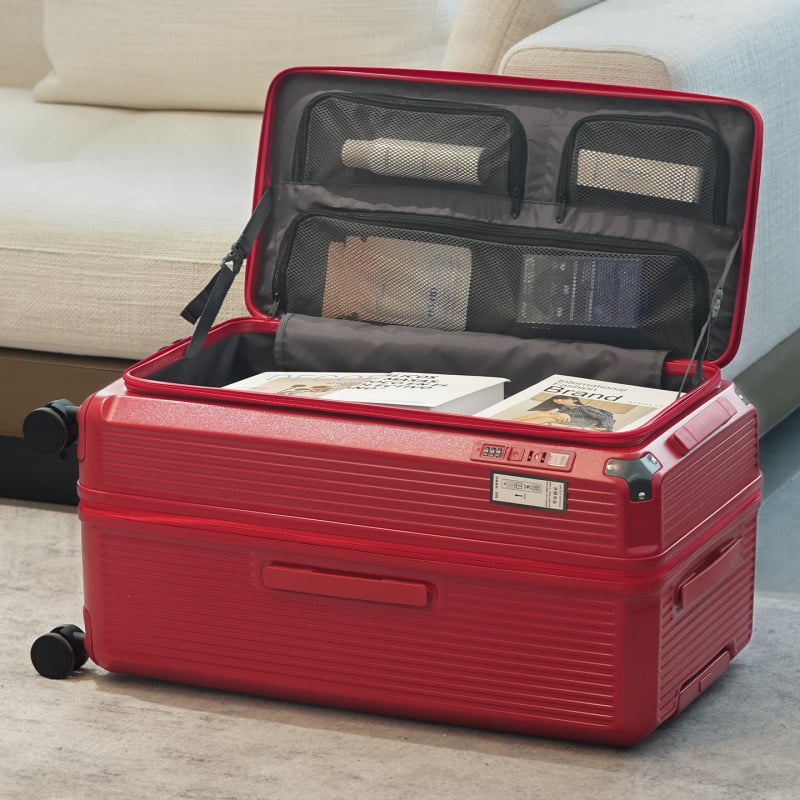 Oldalnyílású, bővíthető utazótáska, csendes univerzális kerekek, cipzáras nyitás, súly 3,5 kg