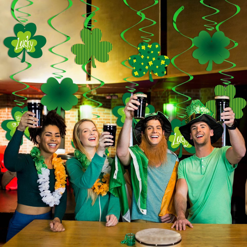 Szent Patrik-napi spirálfüggő dísz – háromlevelű lóhere motívum, kerek papír dekoráció szalaggal, otthoni dekorációhoz és bulikhoz