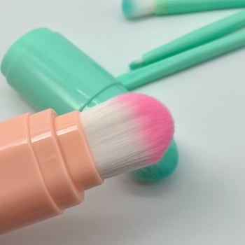 Öt darabos sminkecset-készlet, szintetikus sörtékkel, műanyag nyél, dobozos csomagolás, hordozható