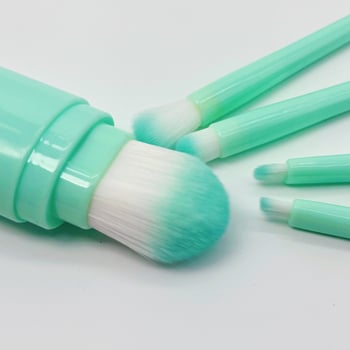 Öt darabos sminkecset-készlet, szintetikus sörtékkel, műanyag nyél, dobozos csomagolás, hordozható