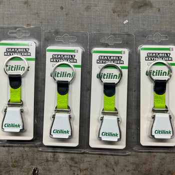 Μεταλλικό μπρελόκ με αεροπορική αγκράφα για διαφημιστικά δώρα και ταξιδιωτικές αναμνήσεις