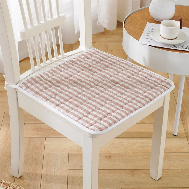 Jastuk za stolicu • Materijal: pamuk i lan • Punjenje: poliester vlakno • Uzorak: kvadratni • Stil: moderni minimalizam