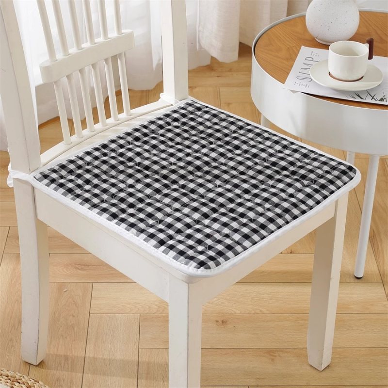 Jastuk za stolicu • Materijal: pamuk i lan • Punjenje: poliester vlakno • Uzorak: kvadratni • Stil: moderni minimalizam