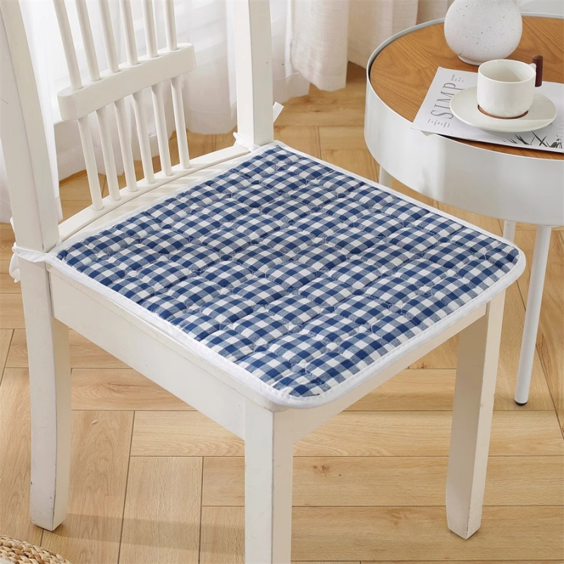 Jastuk za stolicu • Materijal: pamuk i lan • Punjenje: poliester vlakno • Uzorak: kvadratni • Stil: moderni minimalizam