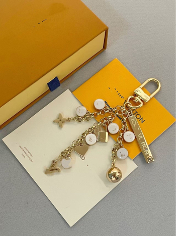 0287 Metalni privjesak za ključeve s božićnom abecednom vijencom, zvončićem i privjeskom u obliku drveta