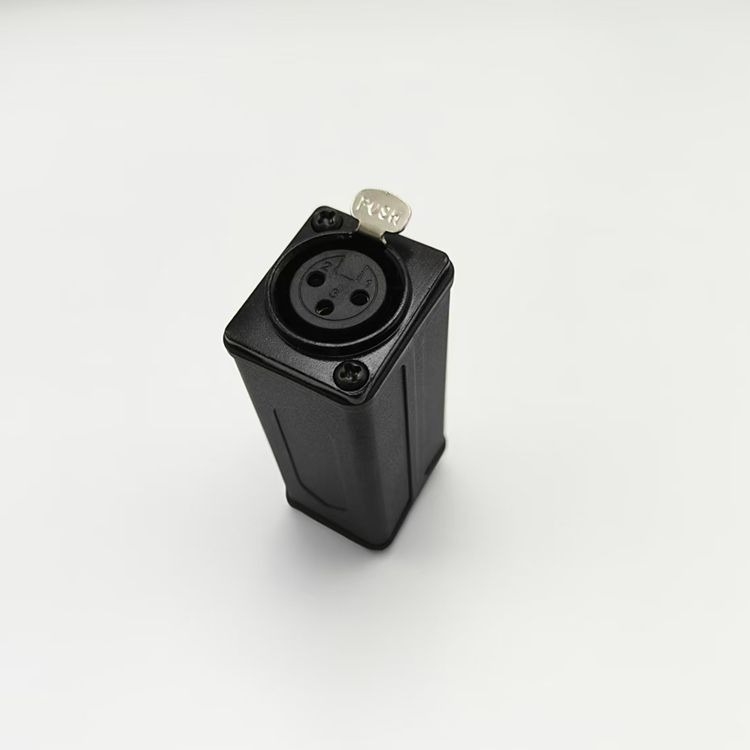 3-žilni audioprodužni adapter: ženski–ženski i muški–muški konektori za mikrofon i zvučnu karticu