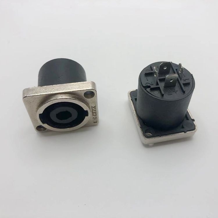 4-pinski audio konektor s metalnim kućištem i kvadratnim ženskim kućištem, uključuje umetak