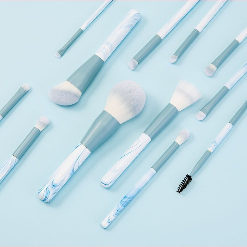 12 részes sminkecset-készlet nylon sörtéjű, műanyag fogantyúval és neszesszerrel – puhák, nem hullik a szálak, szemhéjfestékhez és laza púderhez