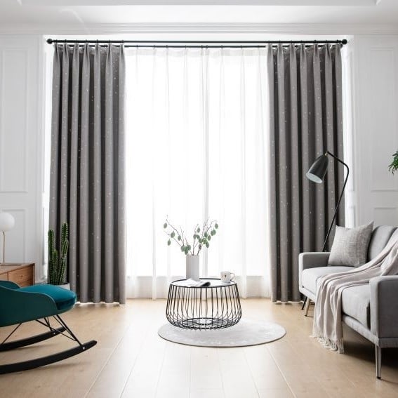 Draperie blackout cu model stele și ștanțare prin presare la cald; Material: poliester amestec; Funcție: umbrire înaltă 70–90%; Stil: minimalist chinezesc