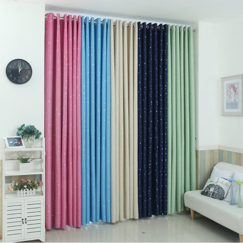 Draperie blackout cu model stele și ștanțare prin presare la cald; Material: poliester amestec; Funcție: umbrire înaltă 70–90%; Stil: minimalist chinezesc