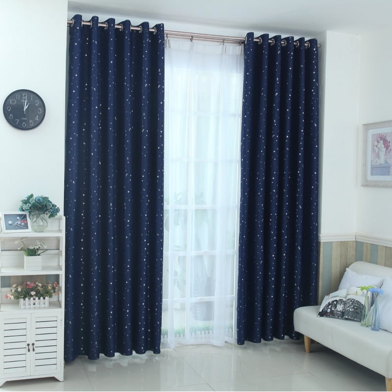 Draperie blackout cu model stele și ștanțare prin presare la cald; Material: poliester amestec; Funcție: umbrire înaltă 70–90%; Stil: minimalist chinezesc
