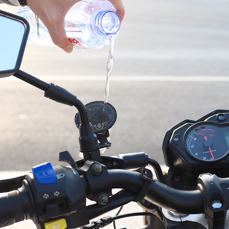 Monitor napona motocikla s LED zaslonom, vodootporni voltmetar i detektor upozorenja napona, 12–24V