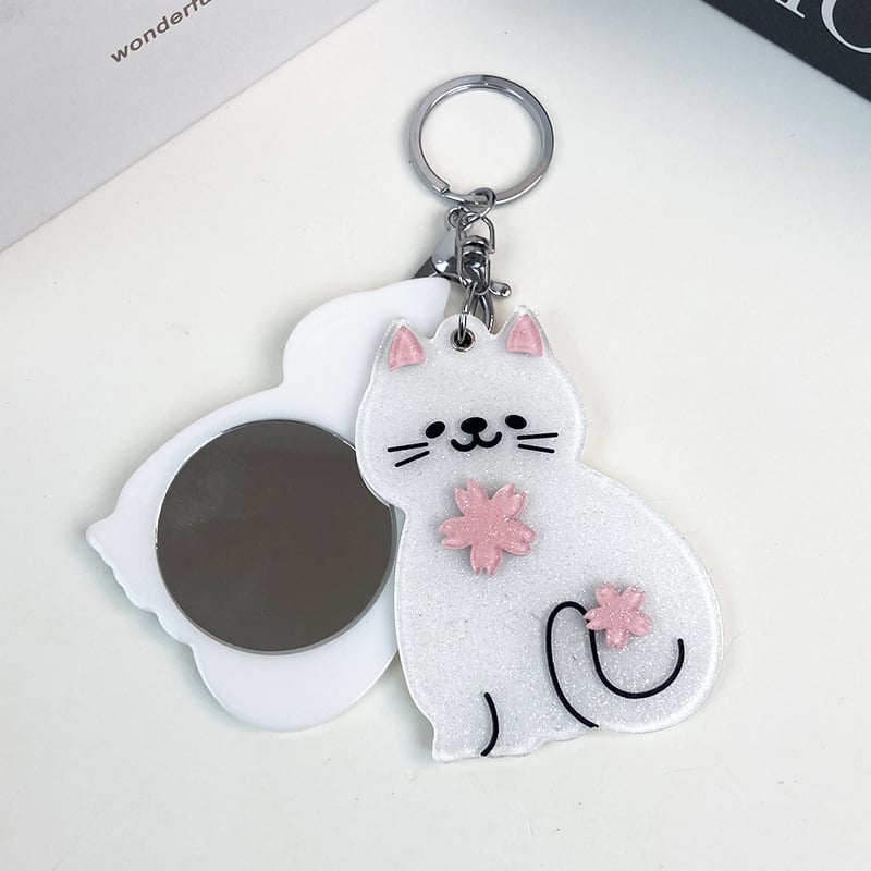 Macskás akril tükrös kulcstartó, kör alakú acetát medállal, kézzel készített, rajzfilm-stílusú, hátizsákhoz