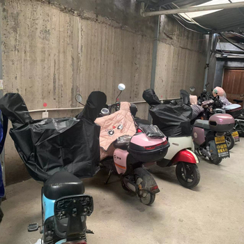 Pokrov prednjeg dijela motocikla – prašini otporan, UV i kišu štiti upravljač i instrument ploču