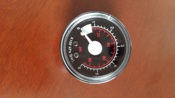 Pompa de aer auto cu manometru, model Y50, conexiune axială, interval de măsurare 0–1, precizie 1.6–2.5, diametru nominal 50