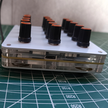 Controler MIDI cu 15 potențiometre, personalizare CC, control de volum, interfață USB-C, software host muzical