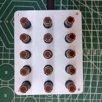 Controler MIDI cu 15 potențiometre, personalizare CC, control de volum, interfață USB-C, software host muzical