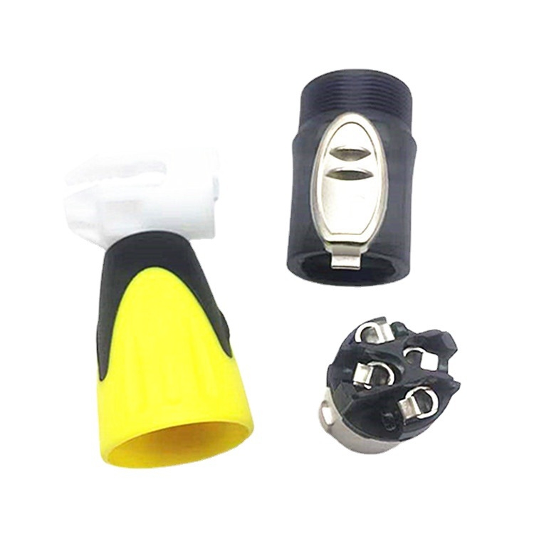 Conector audio pentru difuzoare, patru nuclee, conector audio/video, corp din plastic (Patru nuclee; conector audio/video; aplicație pentru difuzoare)