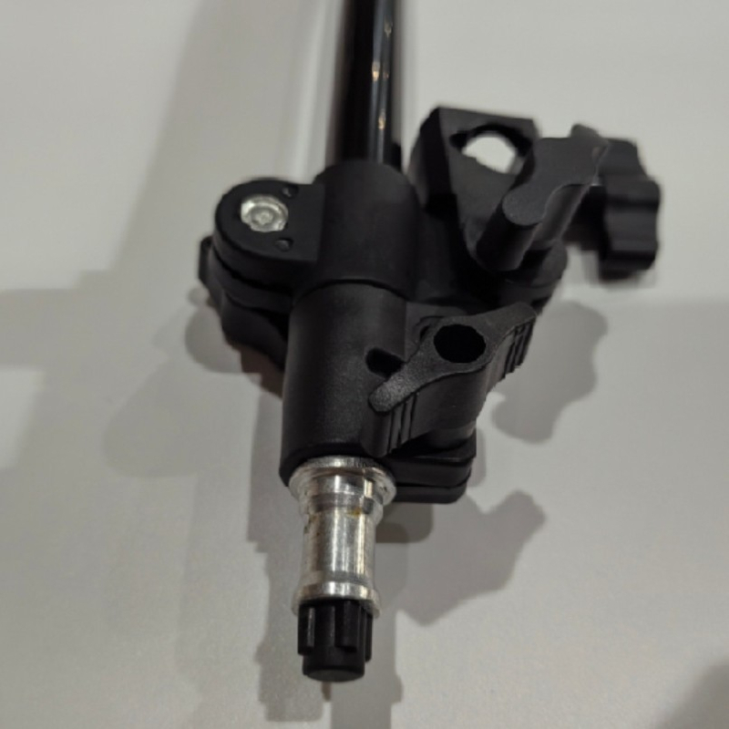 Suport de iluminat de tavan X140b – structură metalică, compatibil cu softbox și hârtie difuză, greutate 0,8 kg