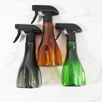 Sticluță de pulverizare pentagonală pentru salon de coafură – ceață fină, duză reglabilă, din plastic, 70 ml