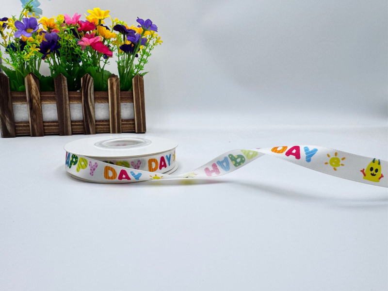 Poliester traka 1,5 cm s motivom 'Happy Birthday' za pakiranje poklona i torti