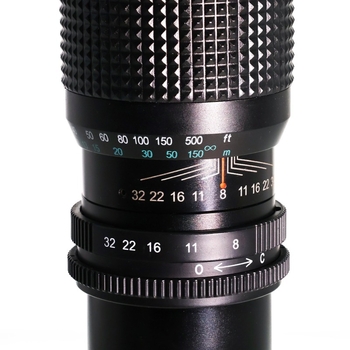 Obiectiv teleobiectiv fix pentru camere full-frame – 500 mm, f/8.0–f/32, filtru 67 mm, distanța minimă de focalizare 10 m, unghi de cuprindere 5°