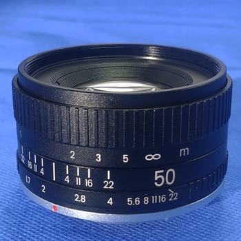 Emperor obiectiv portret manual 50mm f/1.7 pentru camere full-frame, distanța minimă de focalizare 0.45 m, unghi de cuprindere 46°