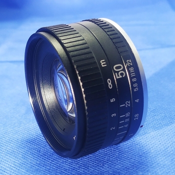 Emperor obiectiv portret manual 50mm f/1.7 pentru camere full-frame, distanța minimă de focalizare 0.45 m, unghi de cuprindere 46°