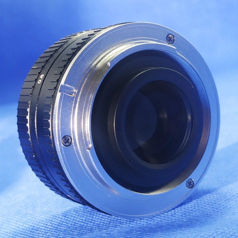 Emperor obiectiv portret manual 50mm f/1.7 pentru camere full-frame, distanța minimă de focalizare 0.45 m, unghi de cuprindere 46°