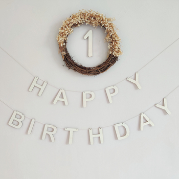 Drvena girlanda s natpisom Happy Birthday i visećom vrpcom – kućna dekoracija, osobni dar za vjenčanja, mature i zabave