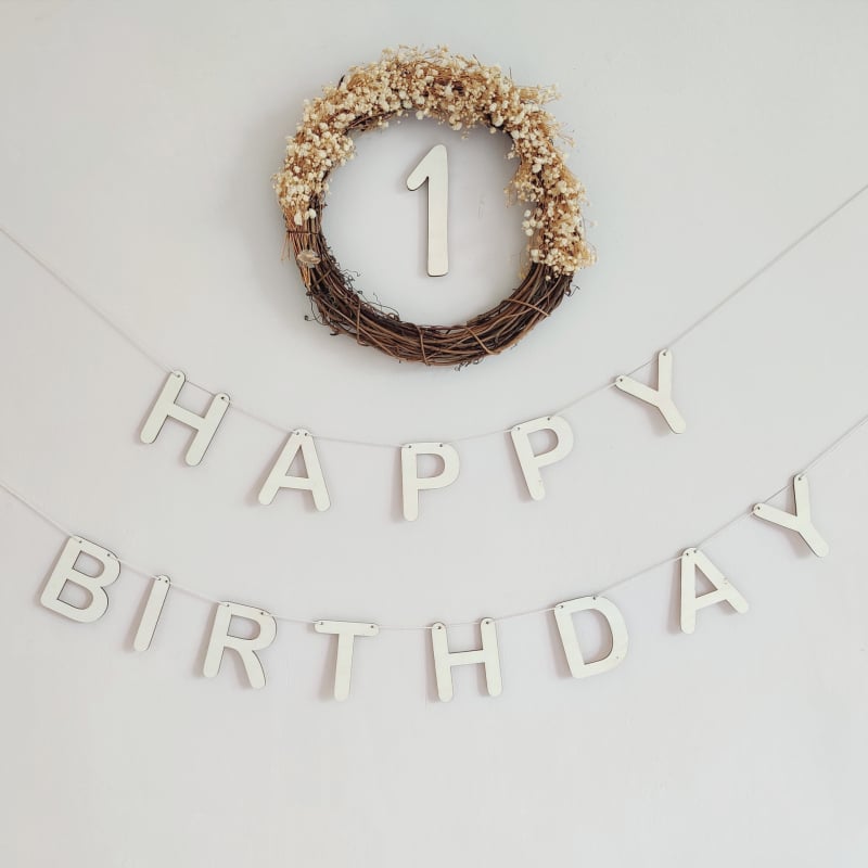 Drvena girlanda s natpisom Happy Birthday i visećom vrpcom – kućna dekoracija, osobni dar za vjenčanja, mature i zabave